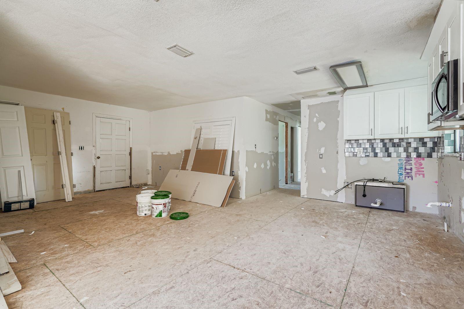 Image 8 of 29 For 421 Shore Drive E