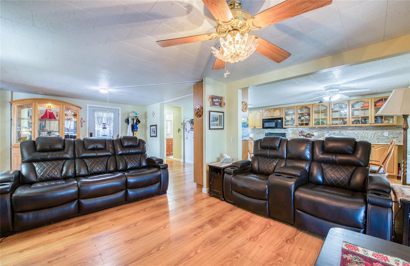 Image 12 of 42 For 18675 Us Highway 19 N 303