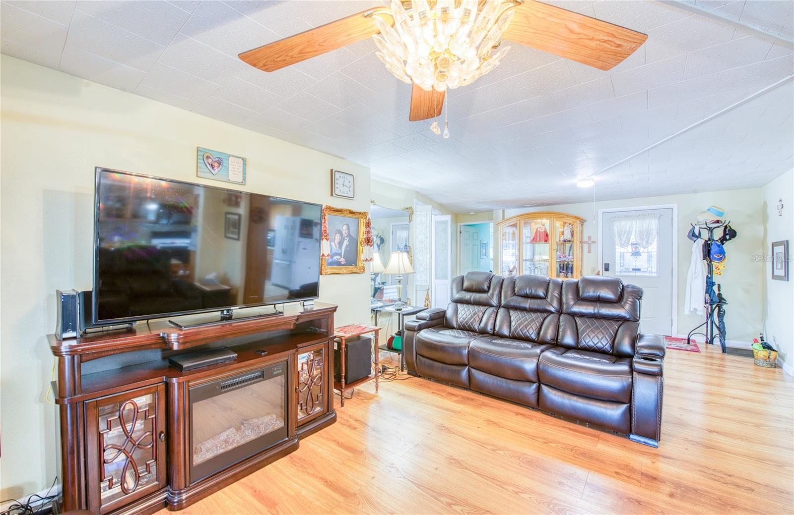 Image 14 of 42 For 18675 Us Highway 19 N 303