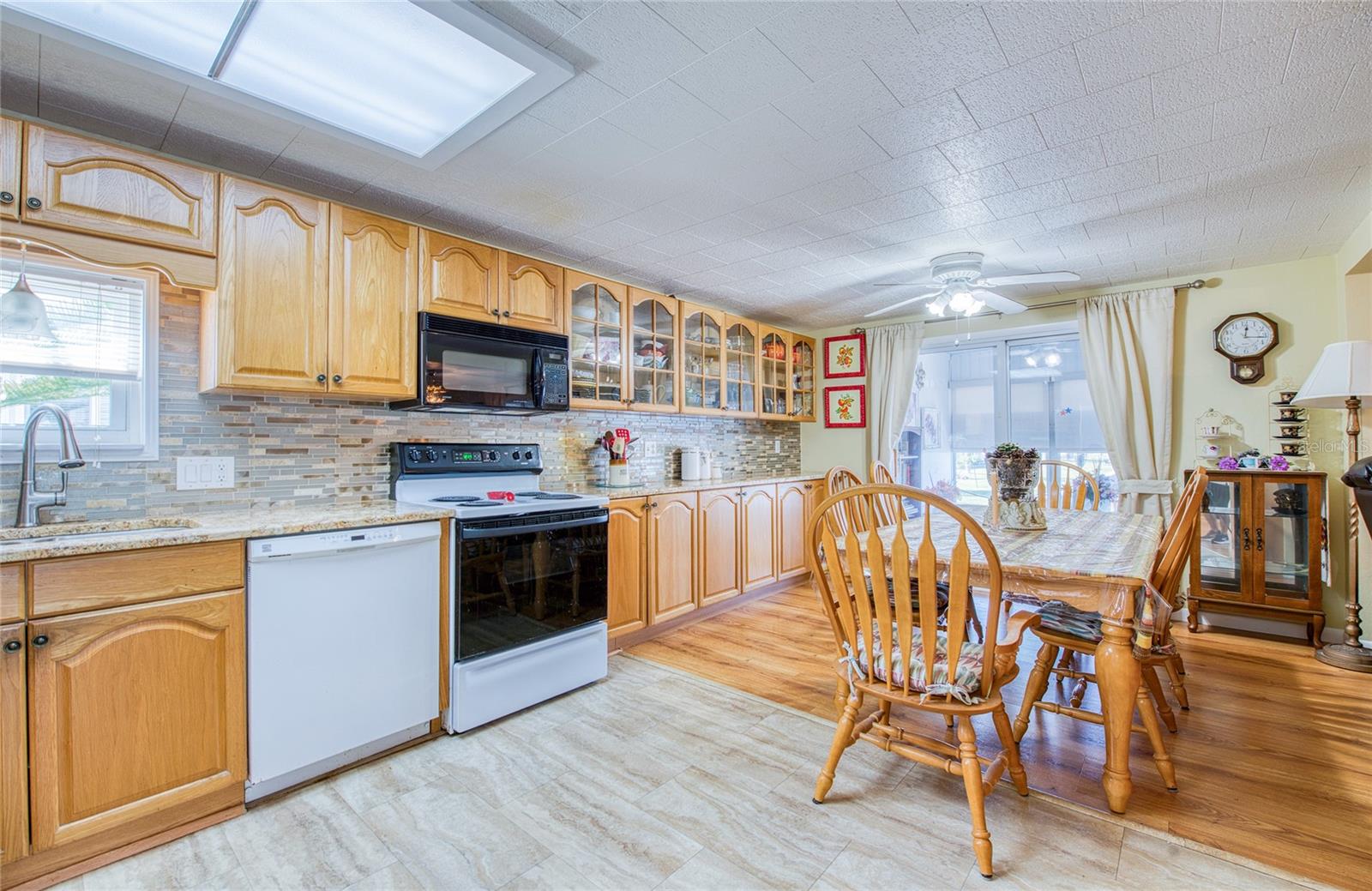 Image 17 of 42 For 18675 Us Highway 19 N 303