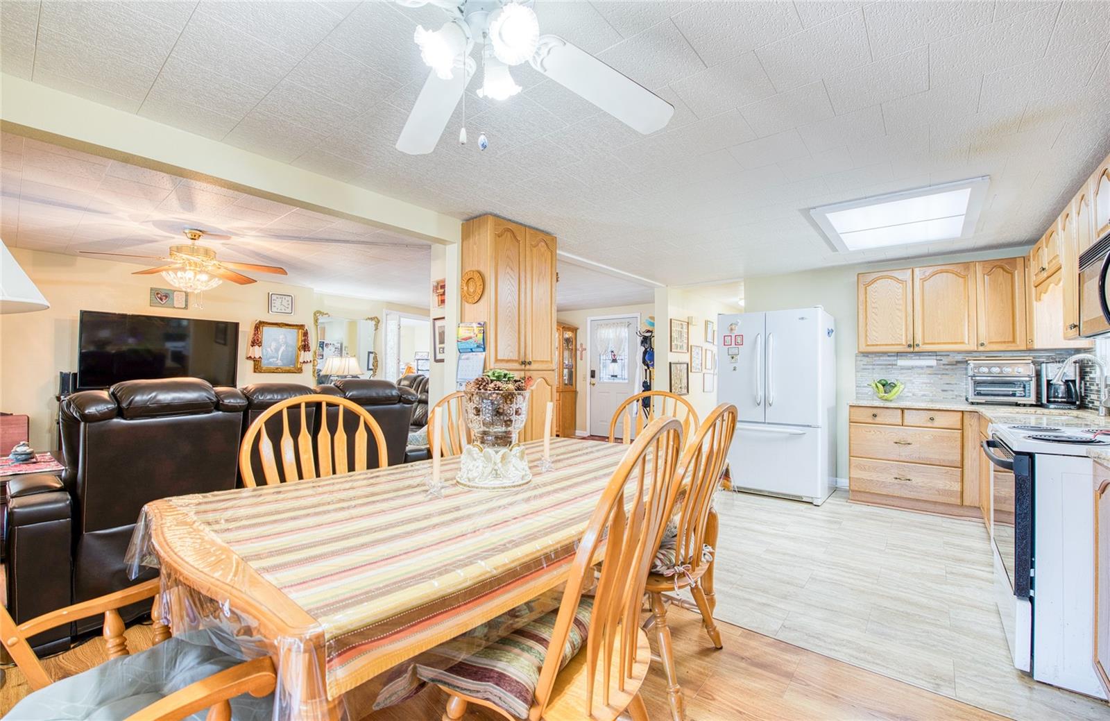 Image 20 of 42 For 18675 Us Highway 19 N 303