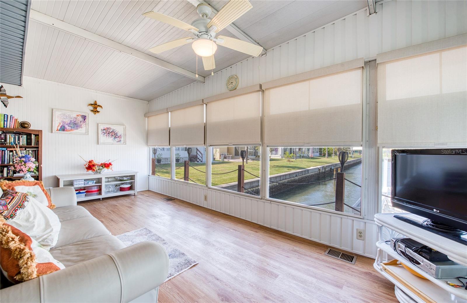 Image 22 of 42 For 18675 Us Highway 19 N 303