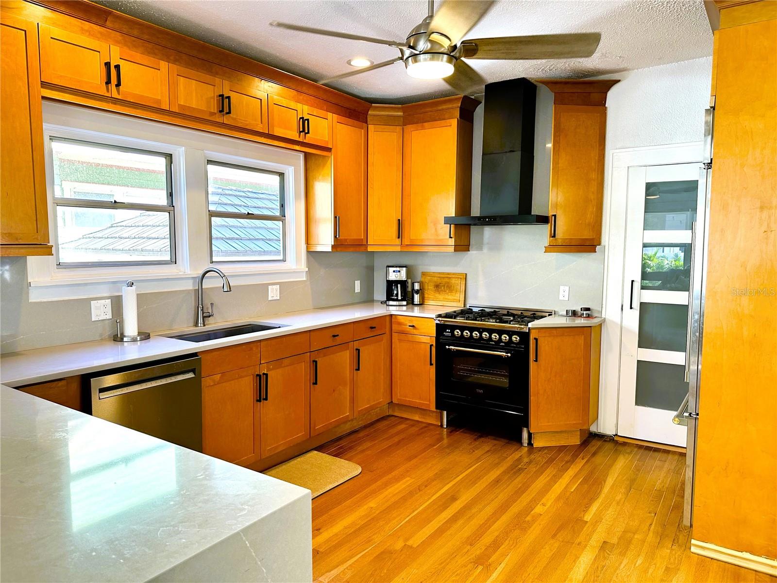 Image 4 of 16 For 150 18th Avenue N