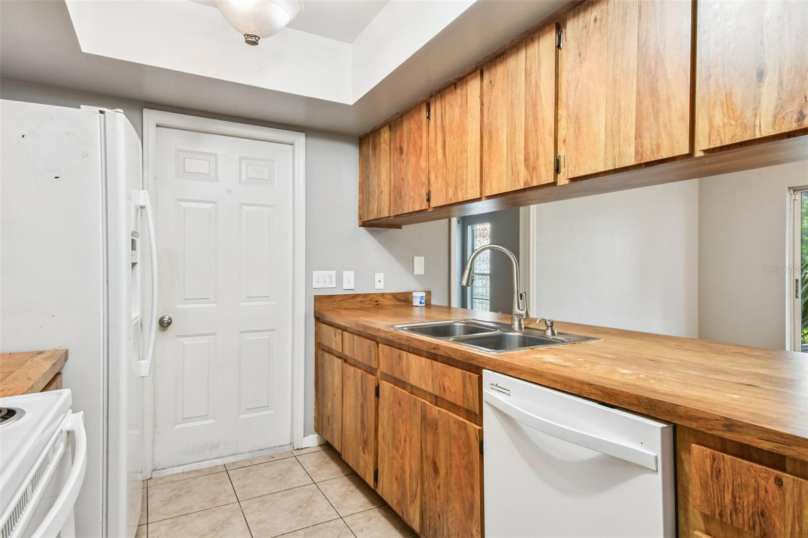 Image 11 of 50 For 16214 Pebblebrook Drive