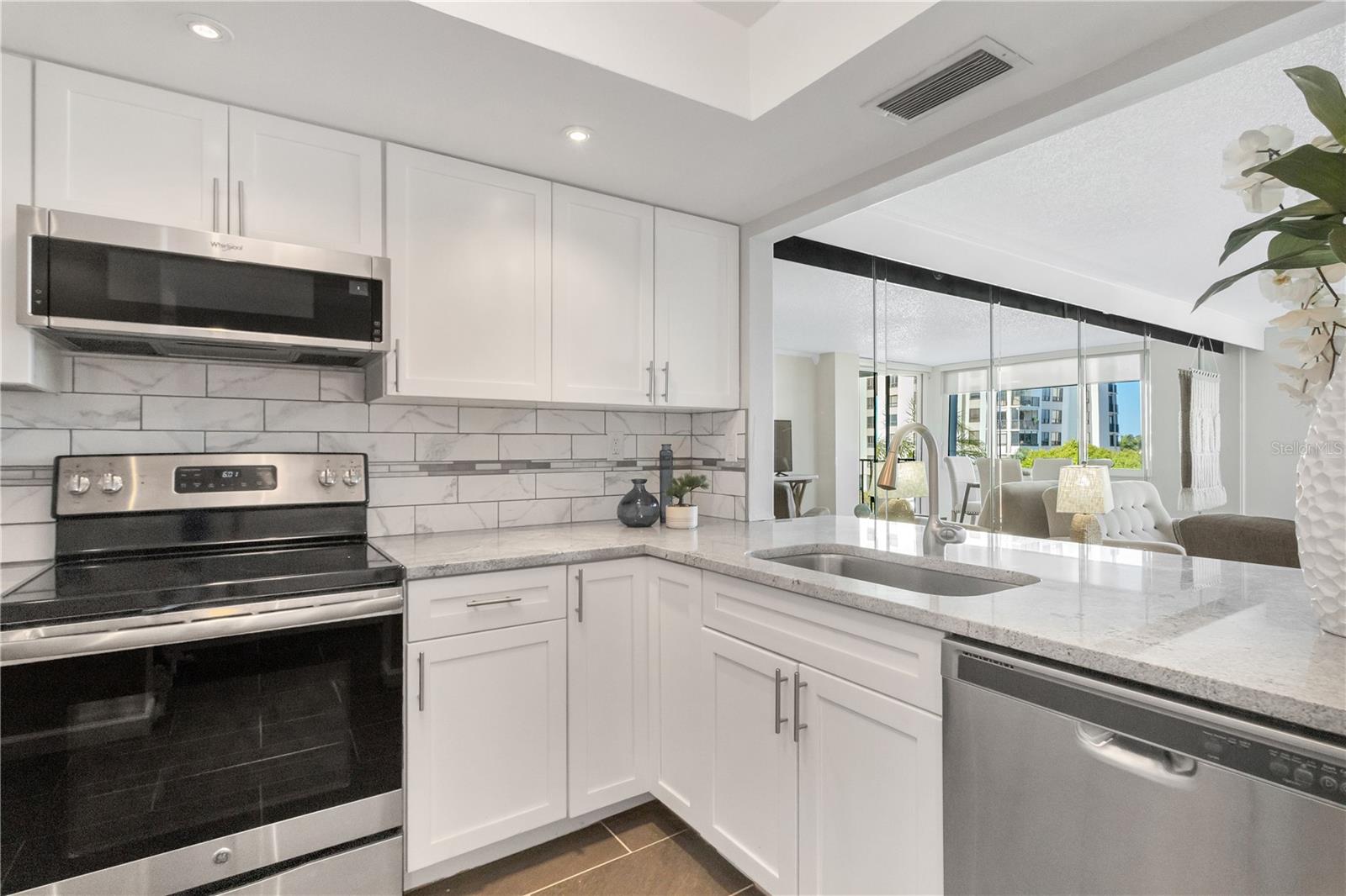 Image 4 of 36 For 6295 Bahia Del Mar Circle 403