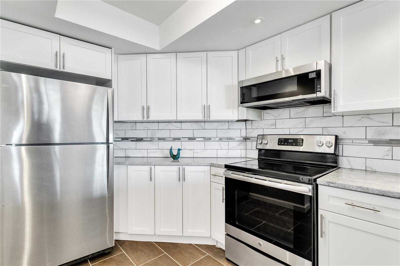 Image 5 of 36 For 6295 Bahia Del Mar Circle 403