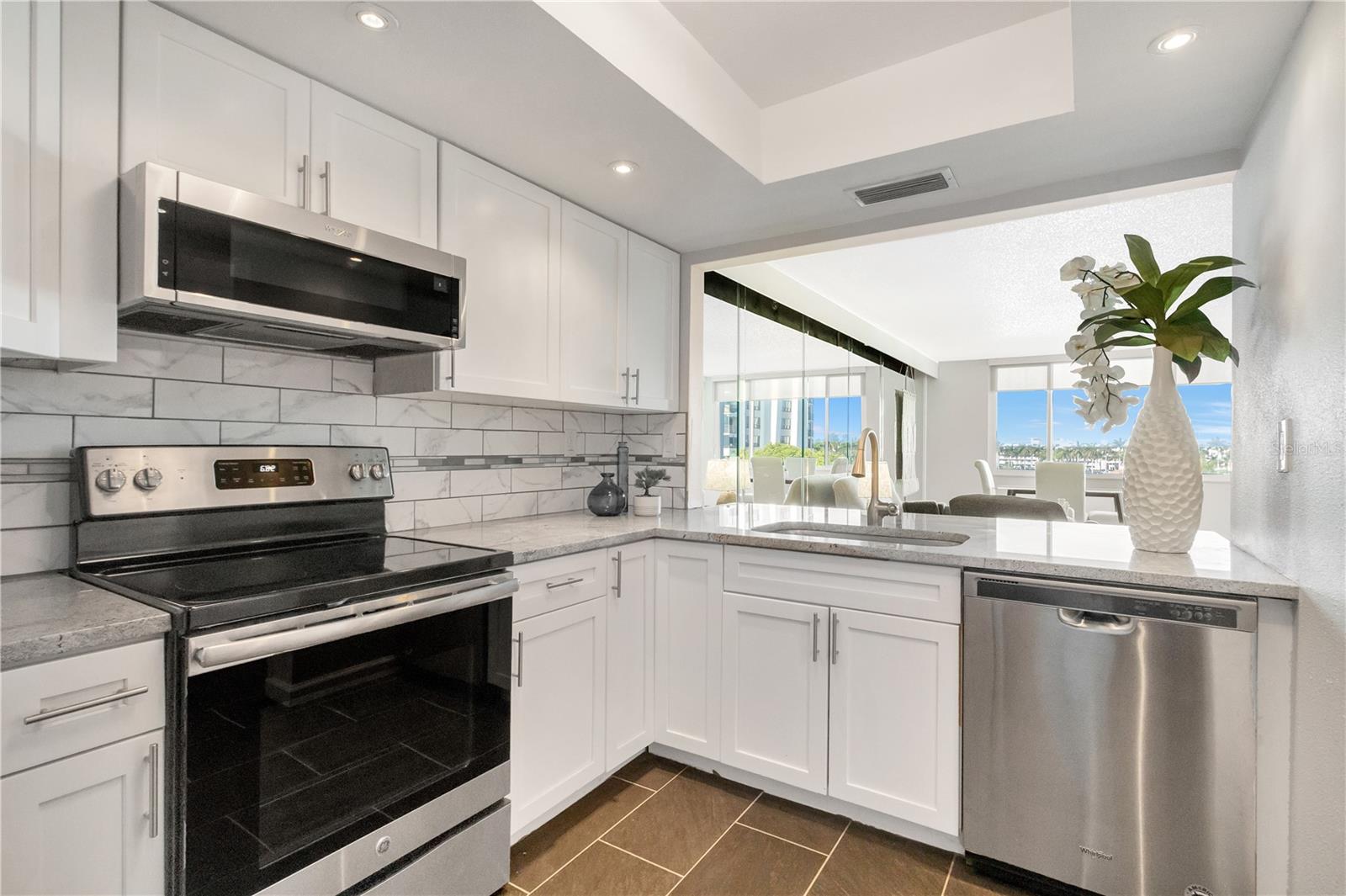 Image 6 of 36 For 6295 Bahia Del Mar Circle 403