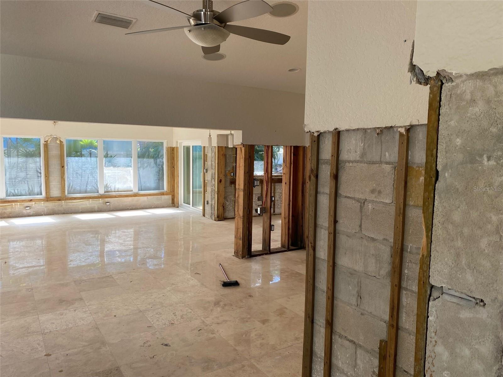 Image 3 of 12 For 65 Iris Street