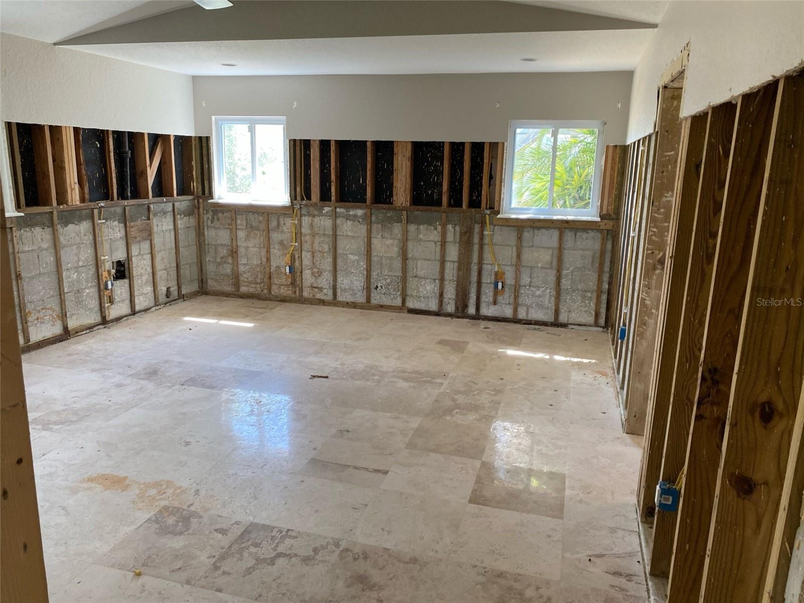 Image 5 of 12 For 65 Iris Street