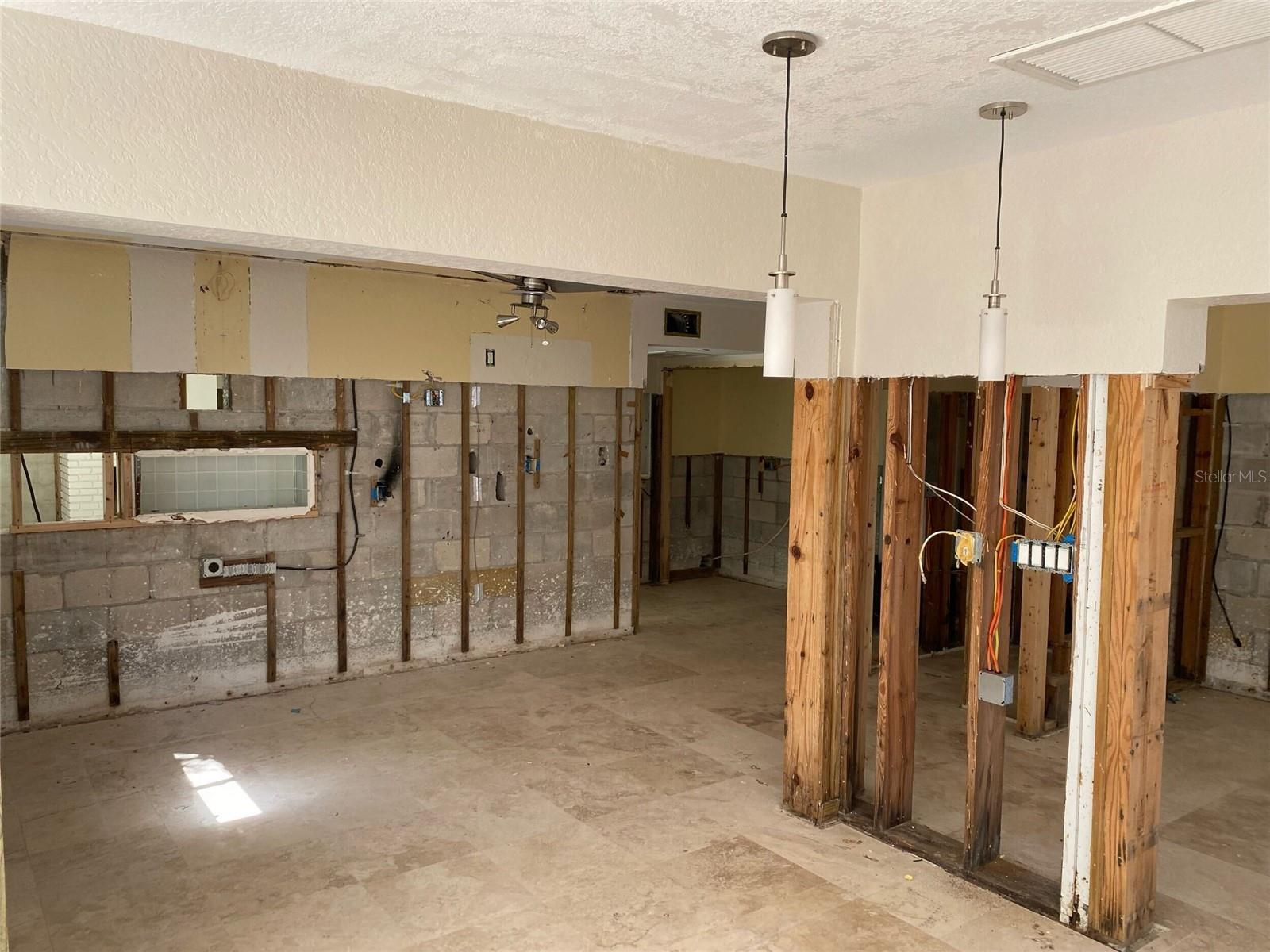 Image 6 of 12 For 65 Iris Street