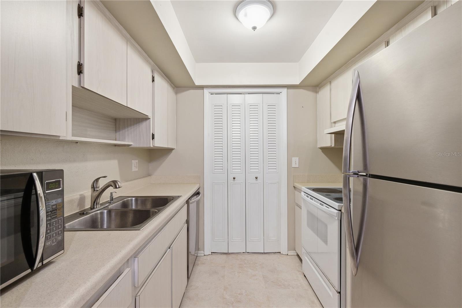 Image 20 of 38 For 2630 Pearce Drive 208