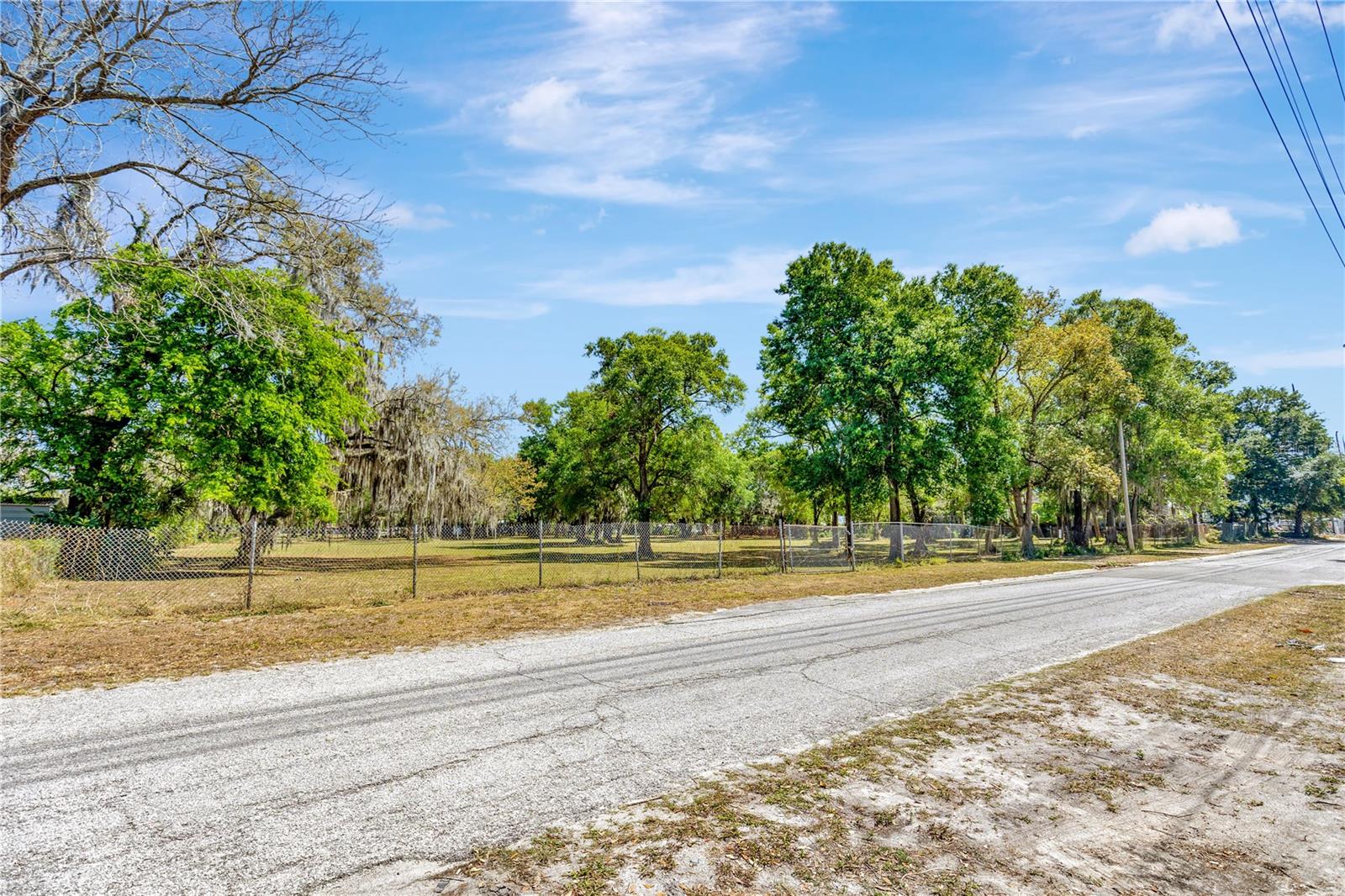 Listing photo id 11 for 5501 37th Street