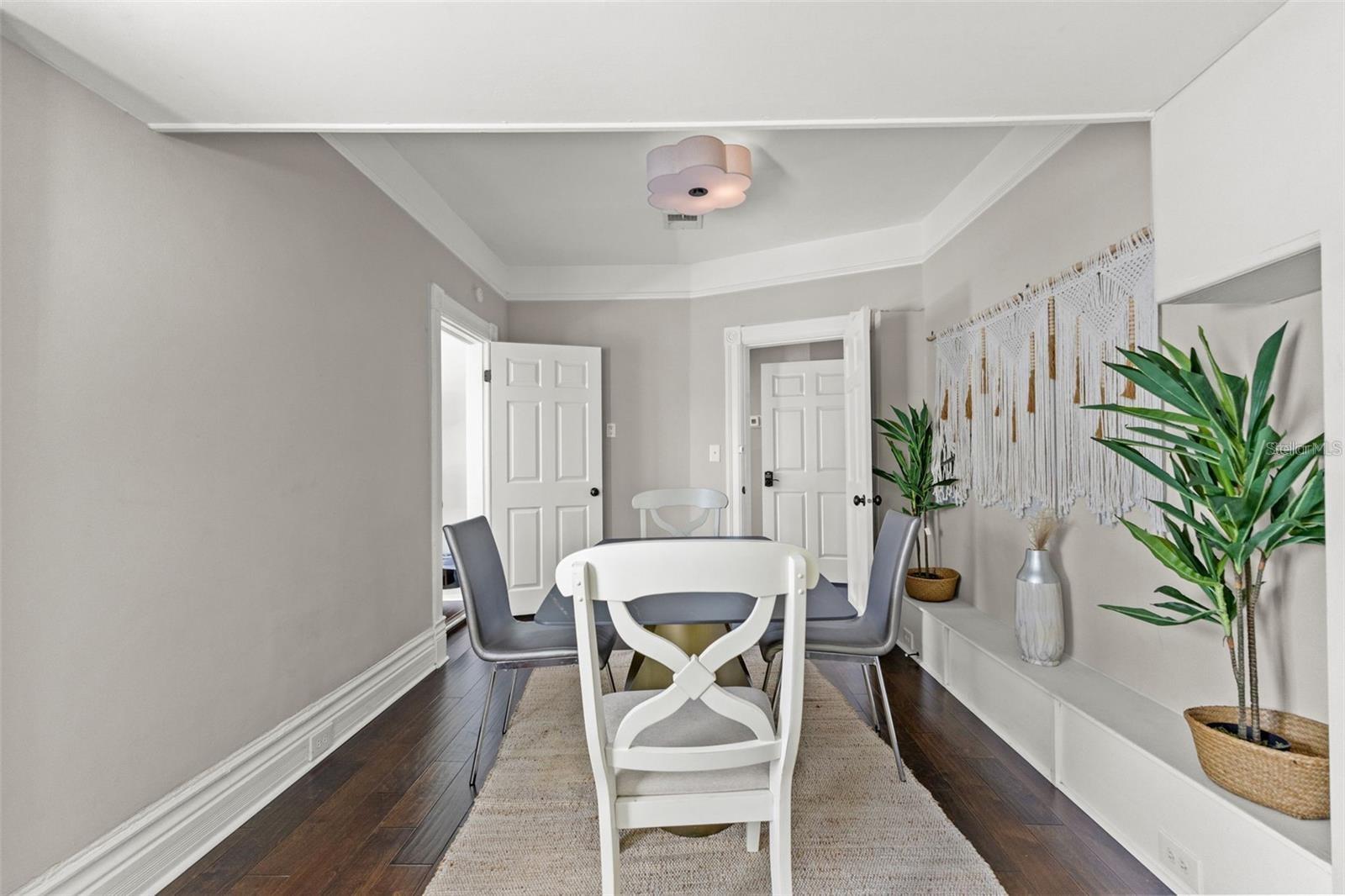 Image 14 of 54 For 609 Azeele Street