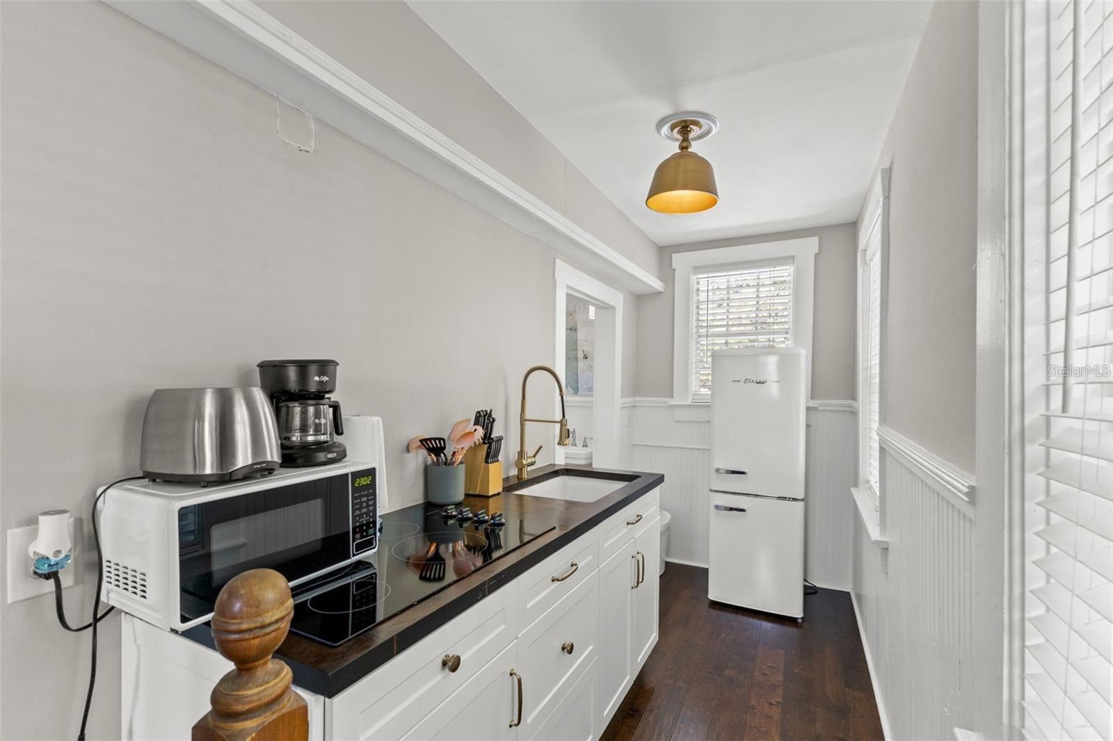 Image 15 of 54 For 609 Azeele Street