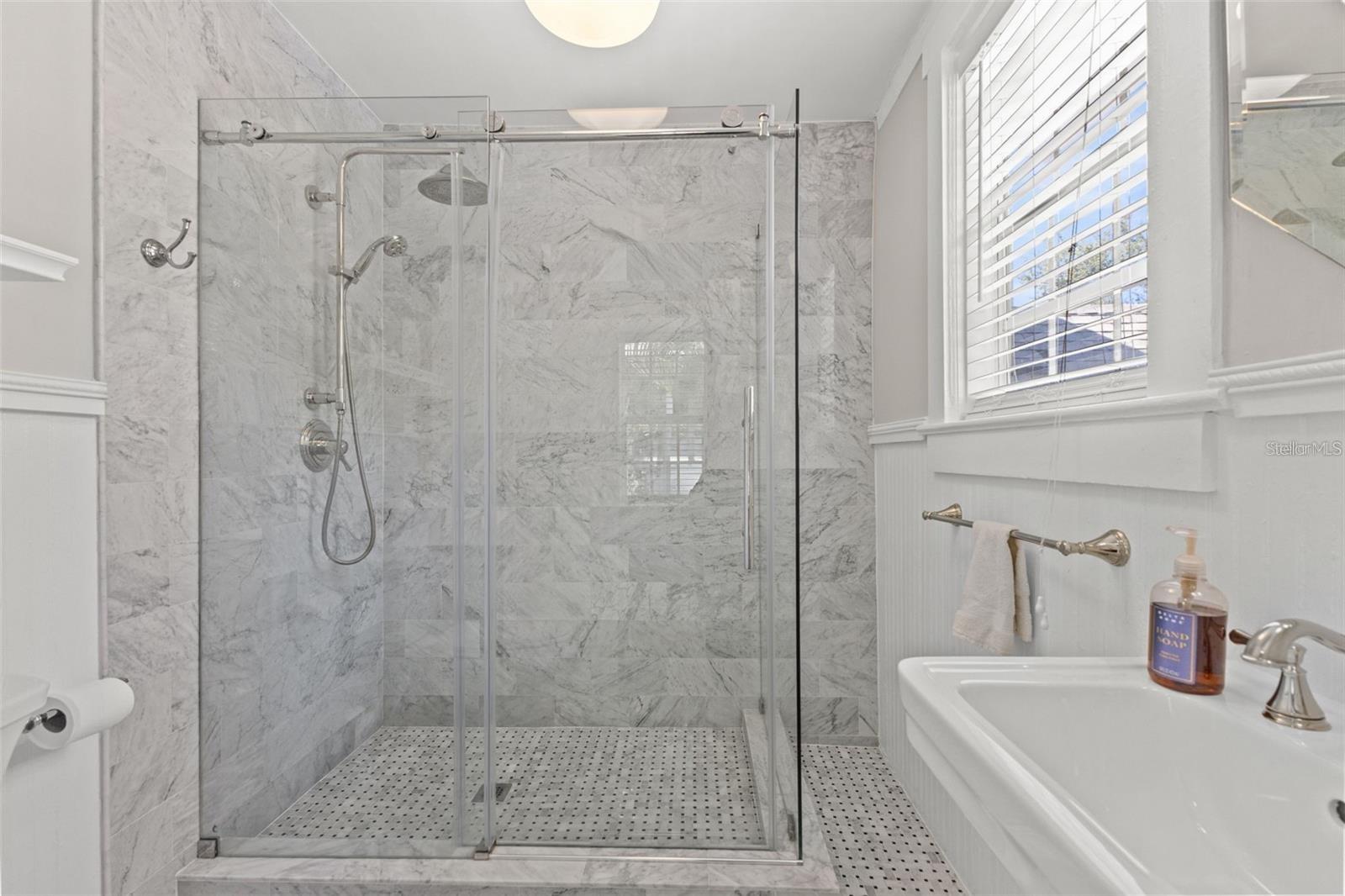 Image 16 of 54 For 609 Azeele Street