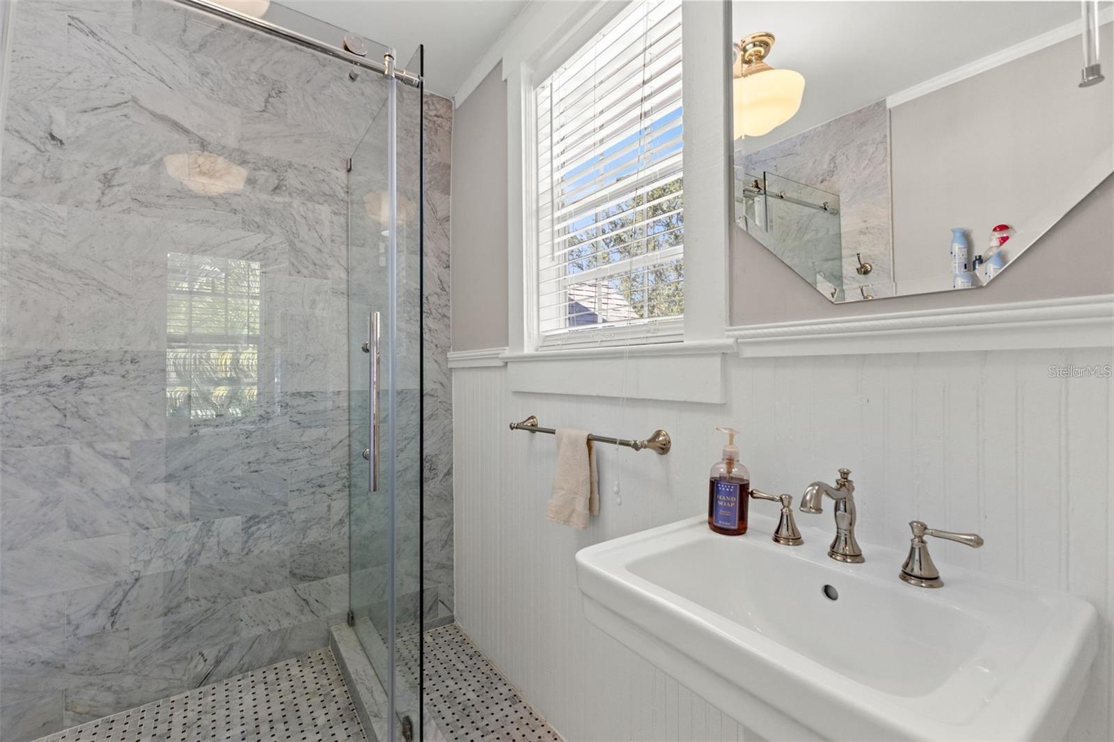 Image 18 of 54 For 609 Azeele Street