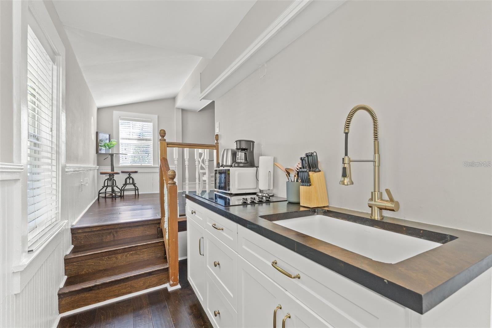 Image 19 of 54 For 609 Azeele Street