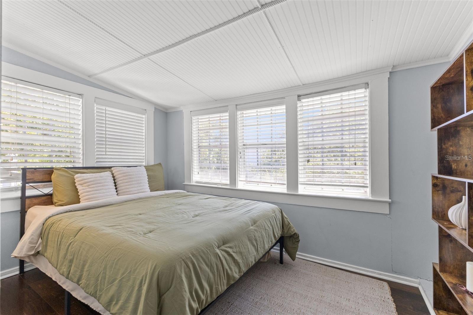 Image 20 of 54 For 609 Azeele Street