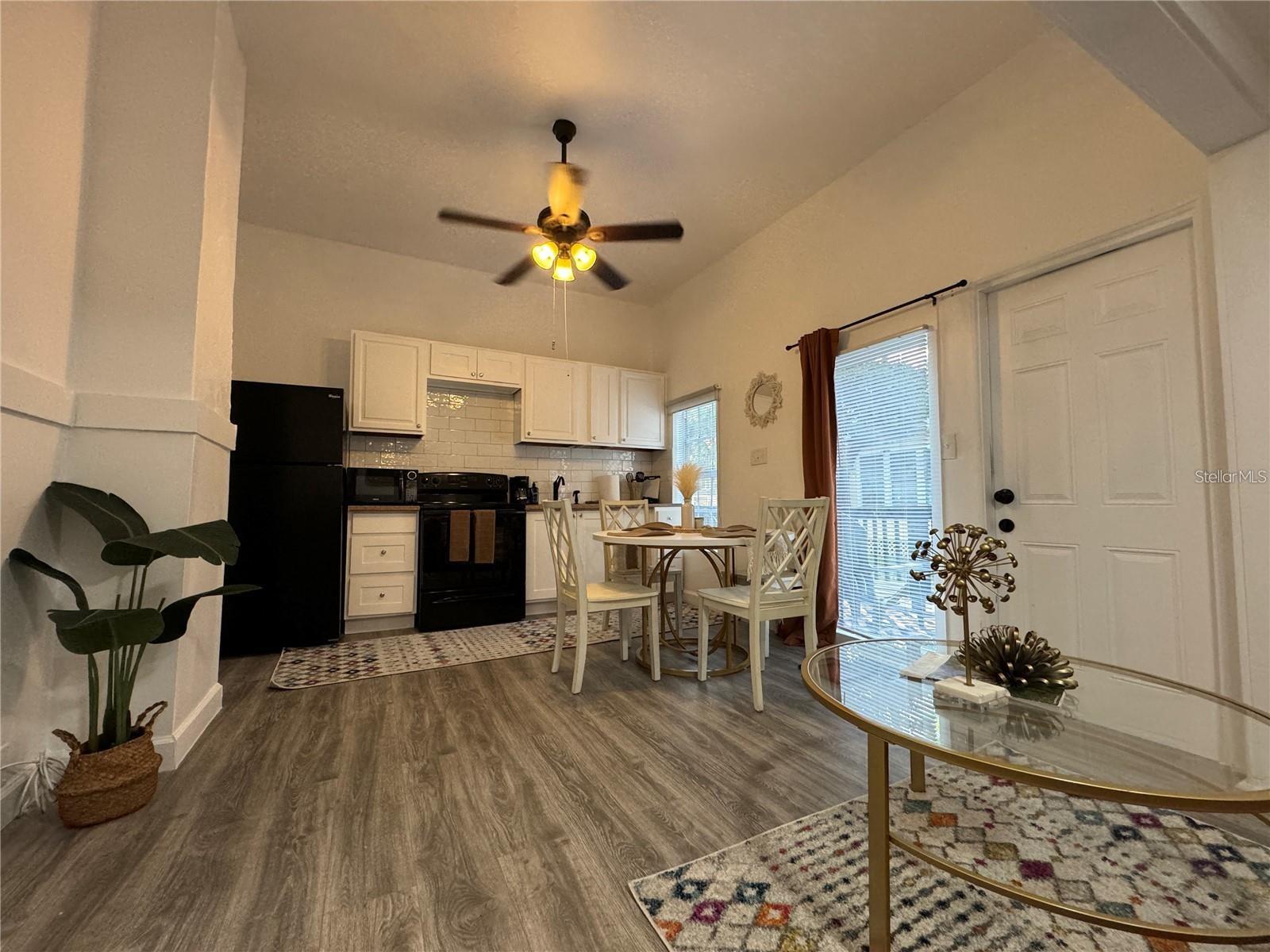 Image 26 of 54 For 609 Azeele Street