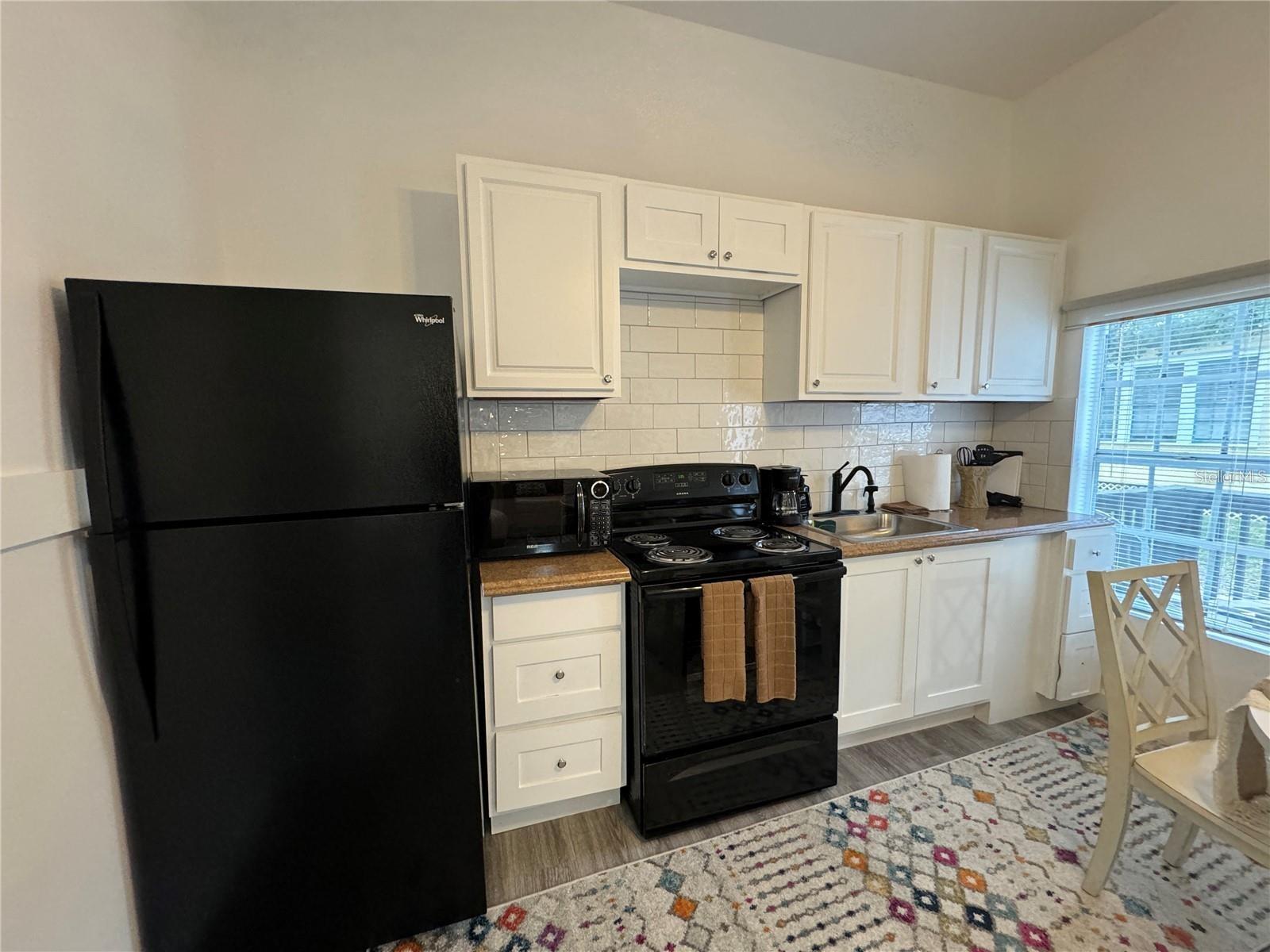 Image 28 of 54 For 609 Azeele Street