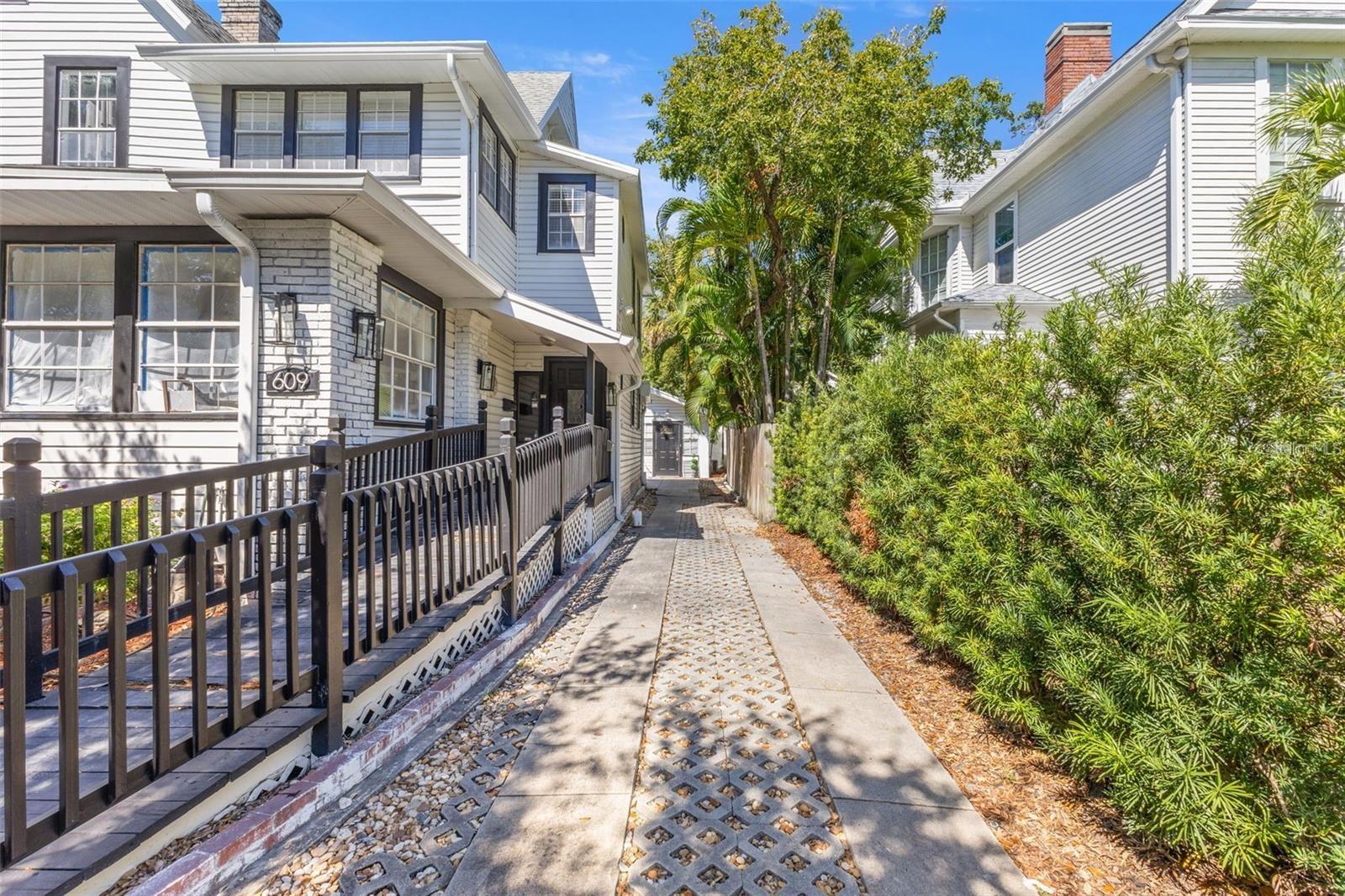 Image 3 of 54 For 609 Azeele Street