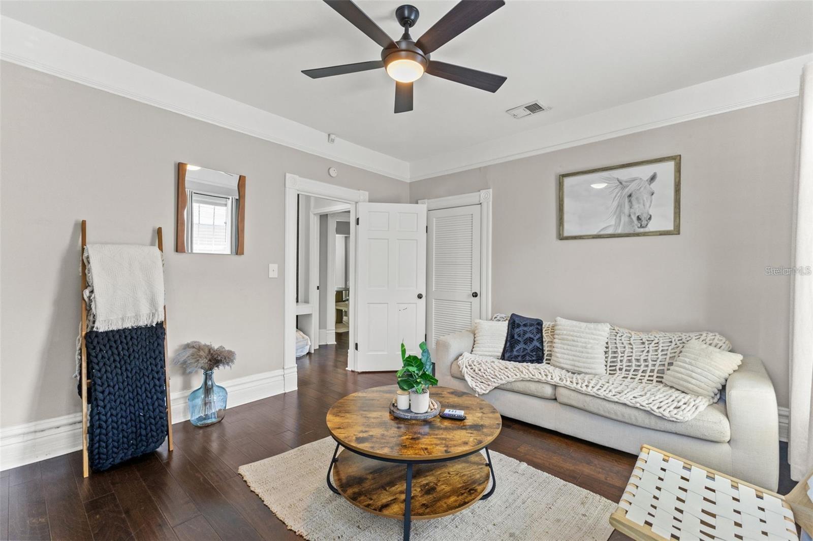 Image 4 of 54 For 609 Azeele Street