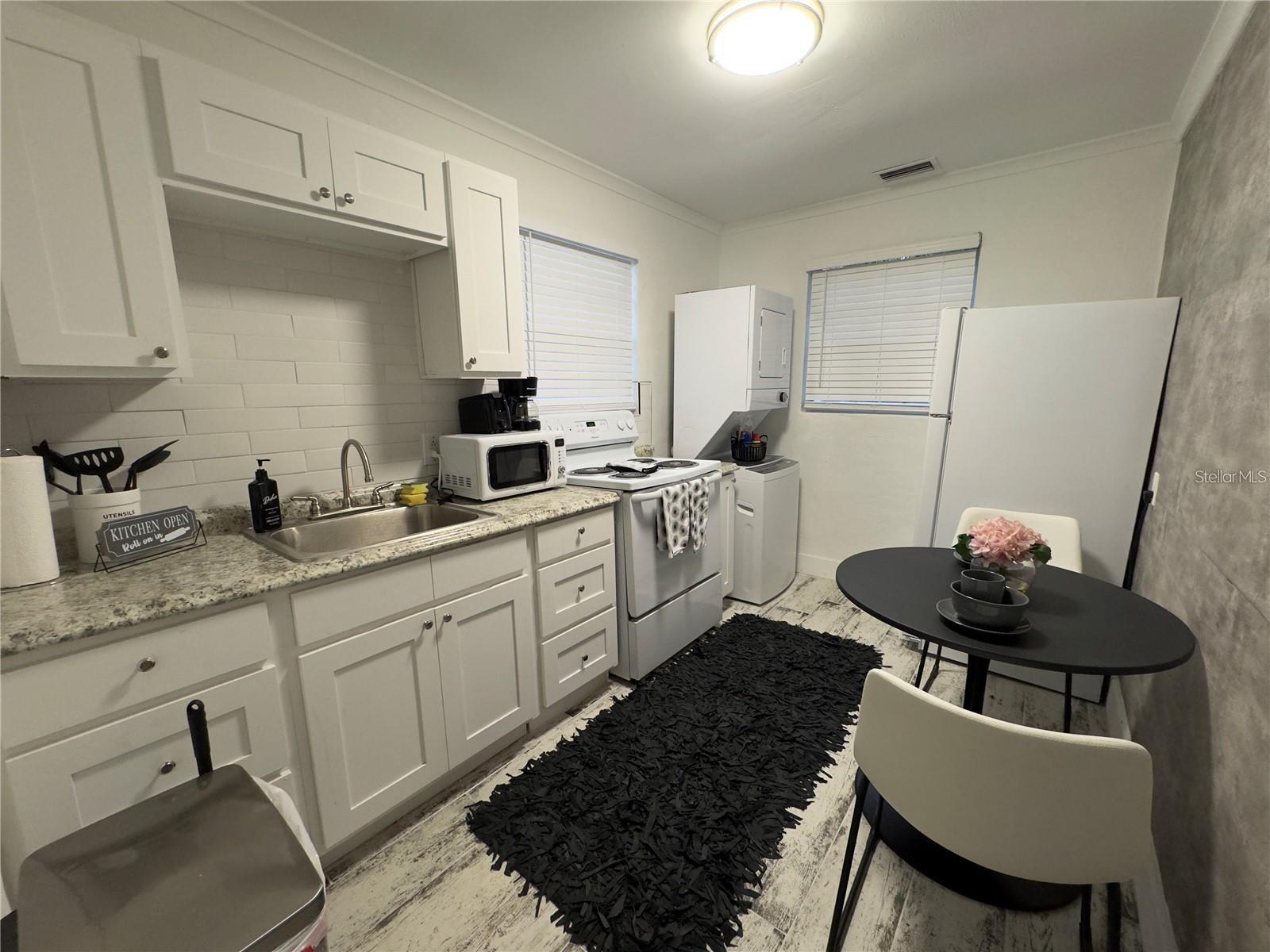 Image 46 of 54 For 609 Azeele Street