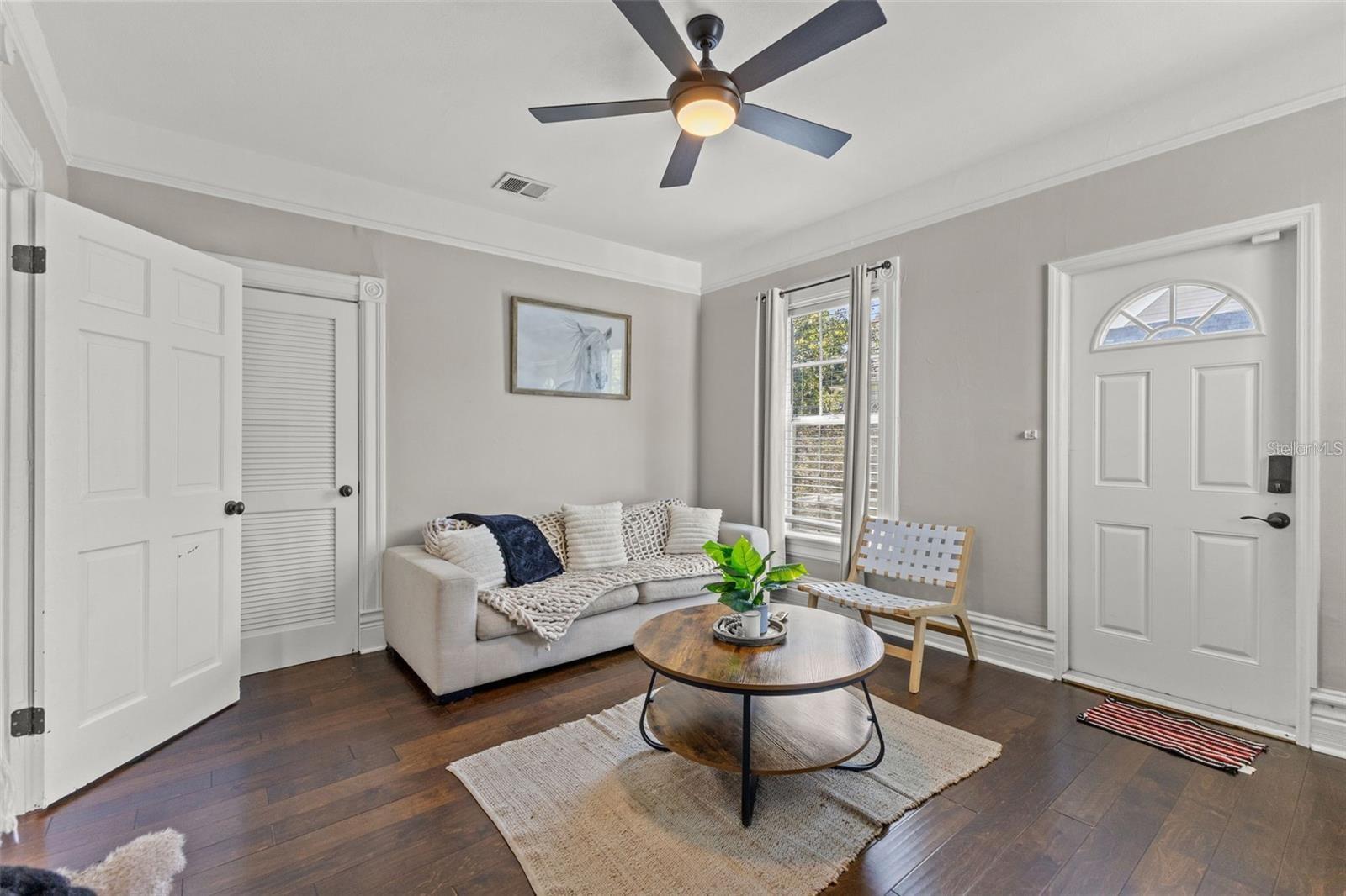 Image 5 of 54 For 609 Azeele Street