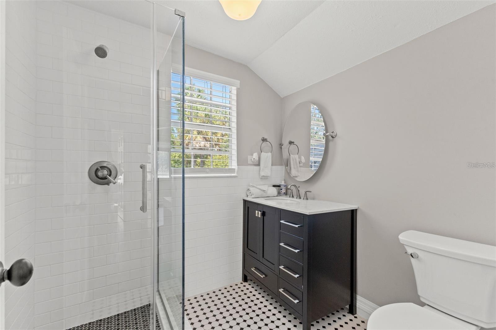 Image 9 of 54 For 609 Azeele Street