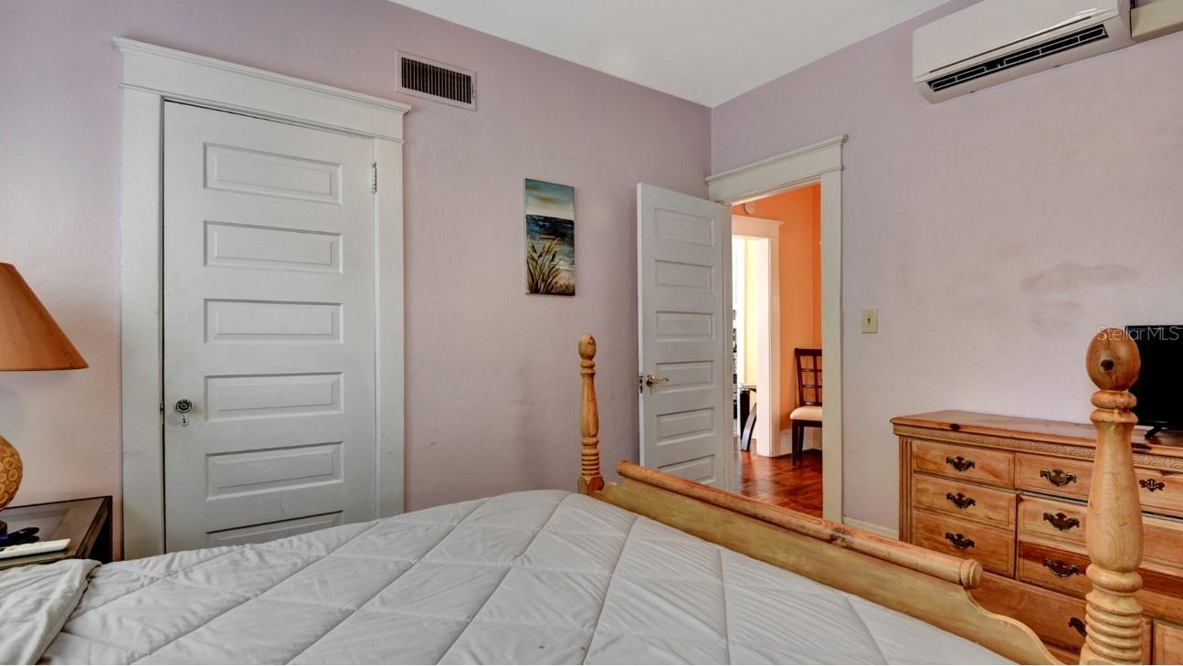 Image 23 of 46 For 213 Jessamine Boulevard