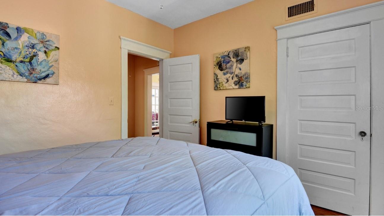 Image 27 of 46 For 213 Jessamine Boulevard