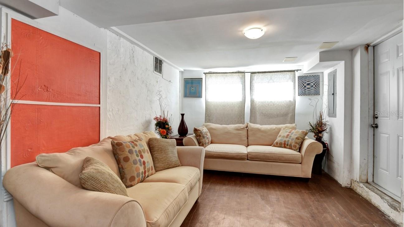 Image 42 of 46 For 213 Jessamine Boulevard