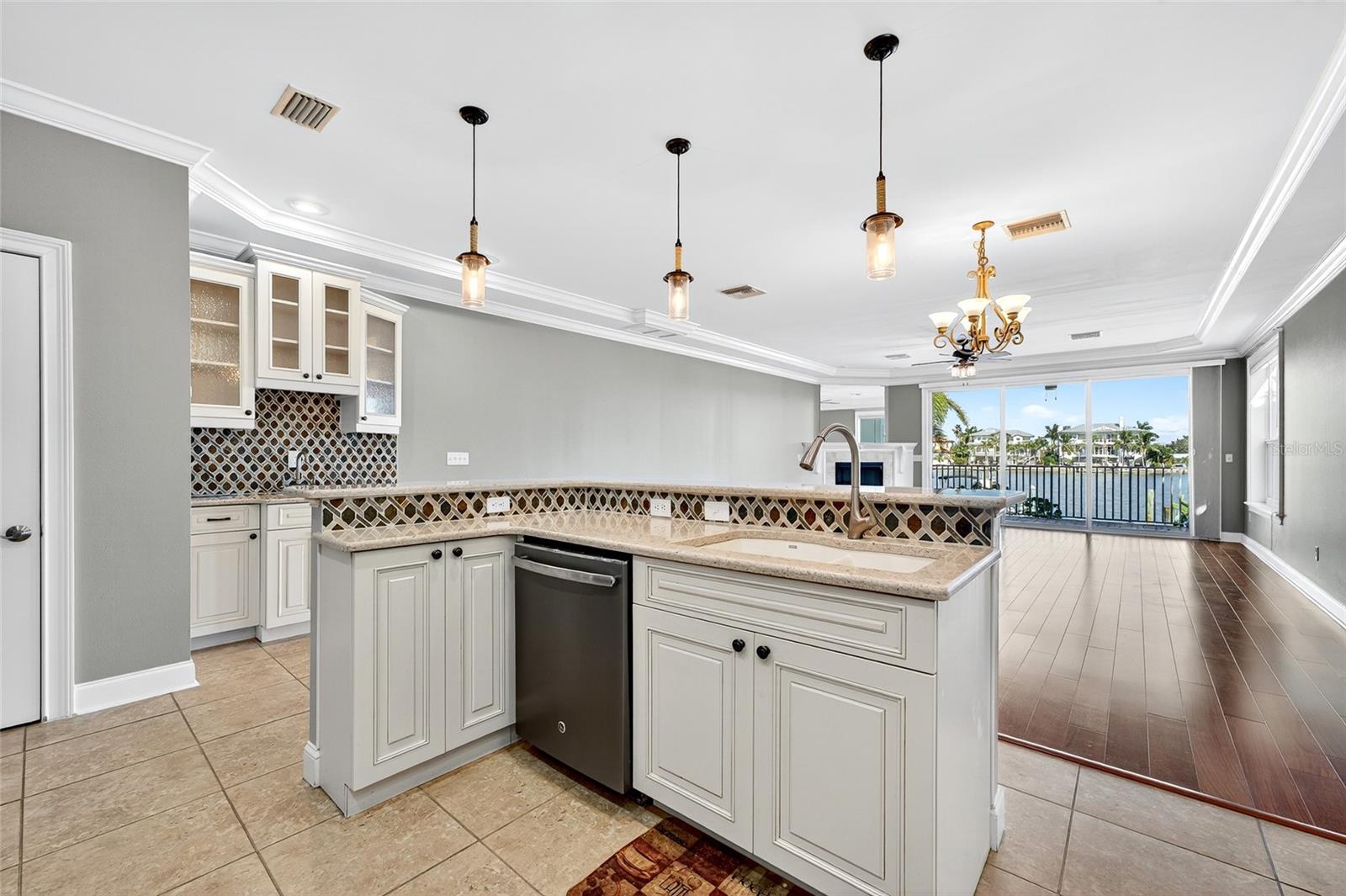 Image 16 of 42 For 2509 Bay Boulevard B