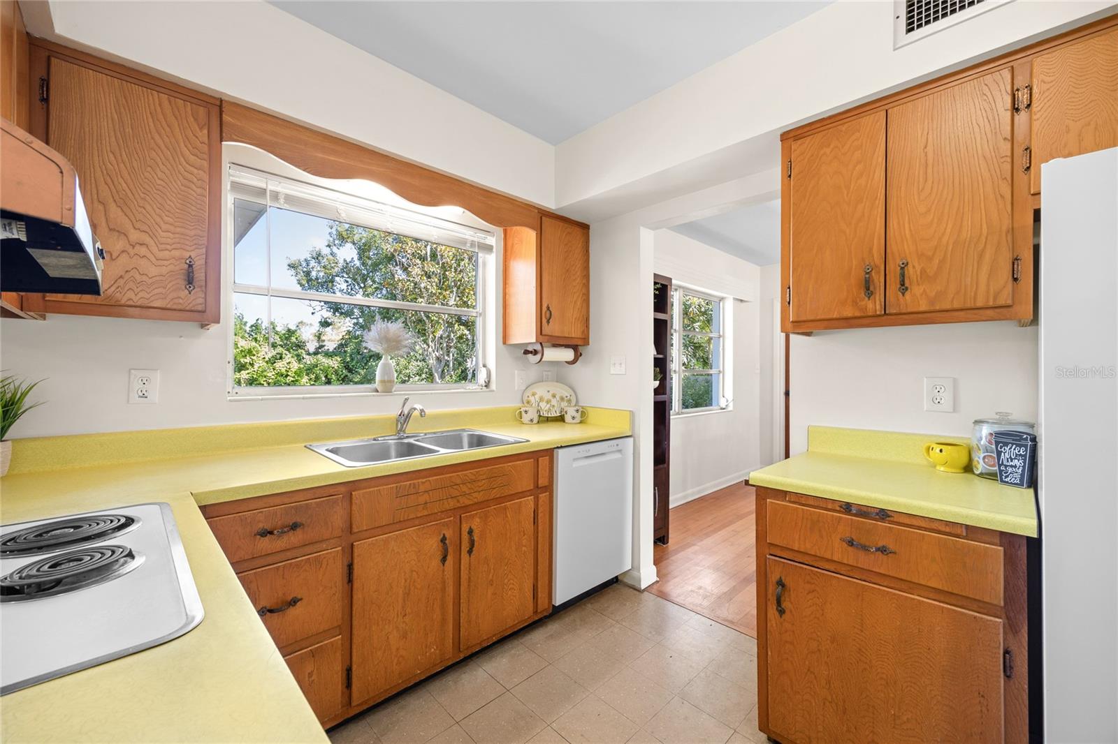 Image 10 of 49 For 1198 Fairway Drive