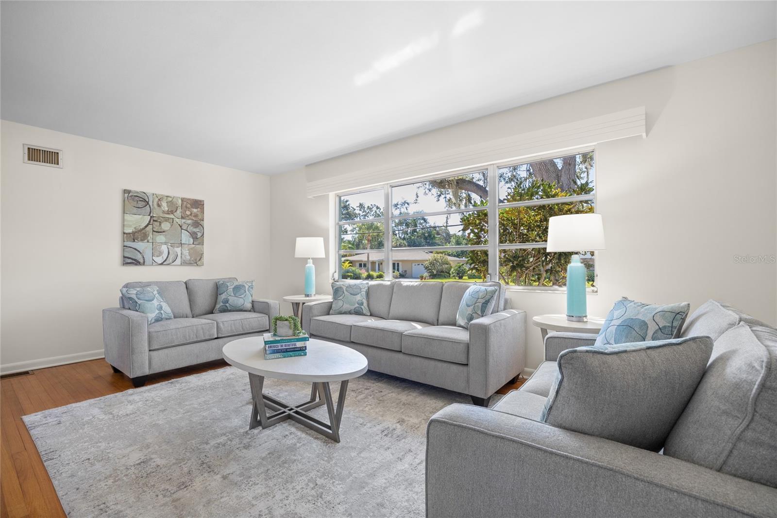 Image 5 of 49 For 1198 Fairway Drive