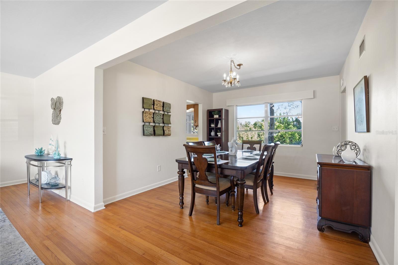 Image 7 of 49 For 1198 Fairway Drive