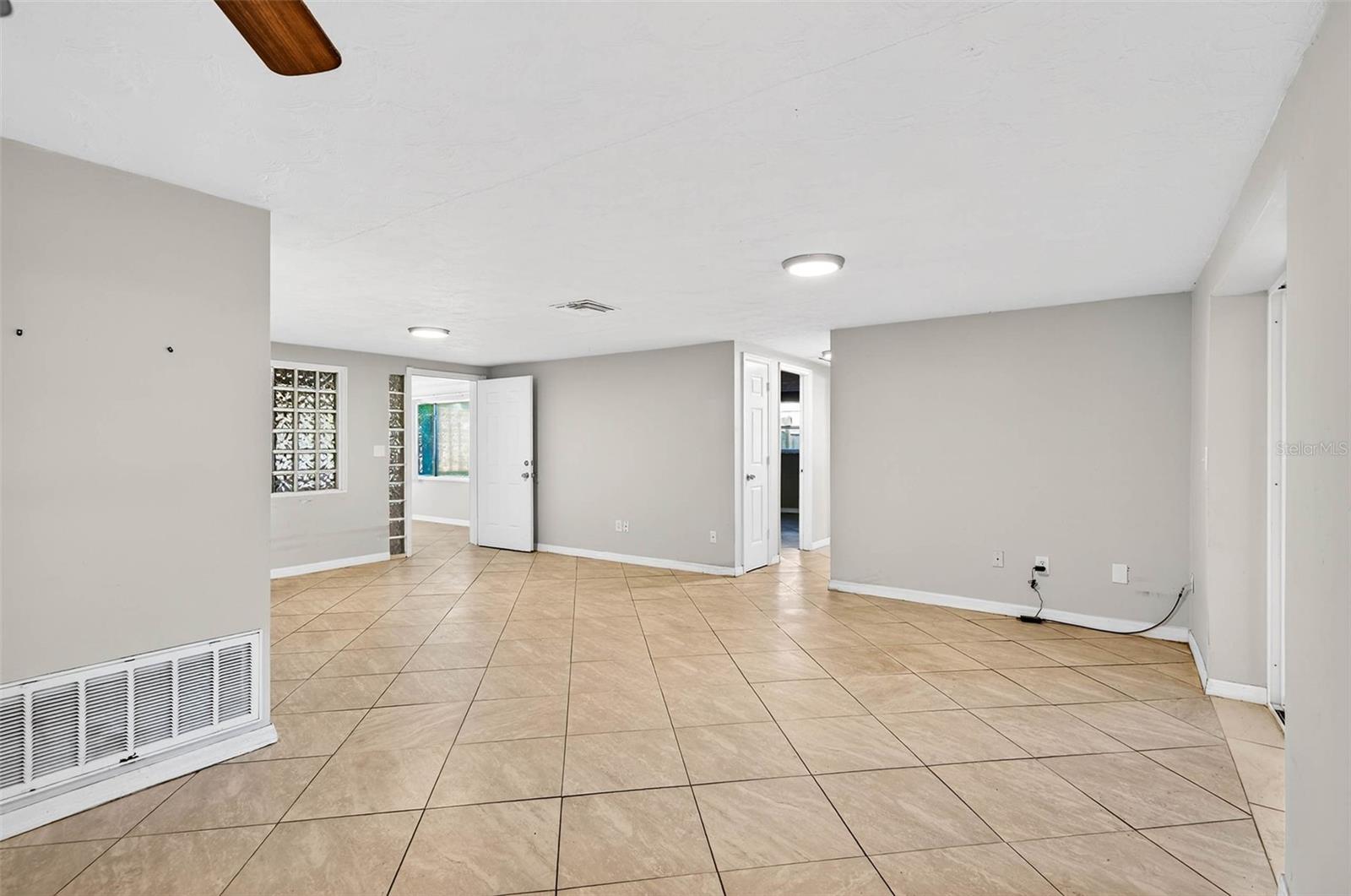 Image 10 of 20 For 4752 Daphne Street