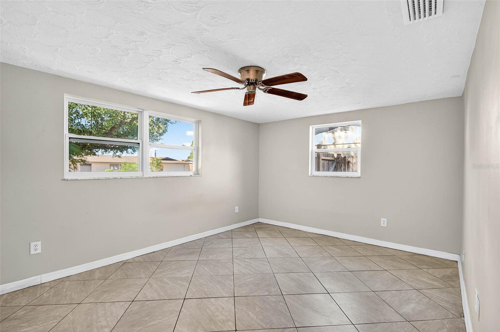 Image 13 of 20 For 4752 Daphne Street