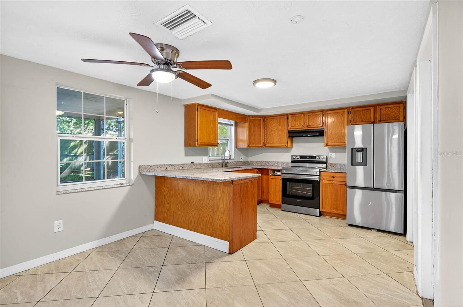 Image 3 of 20 For 4752 Daphne Street