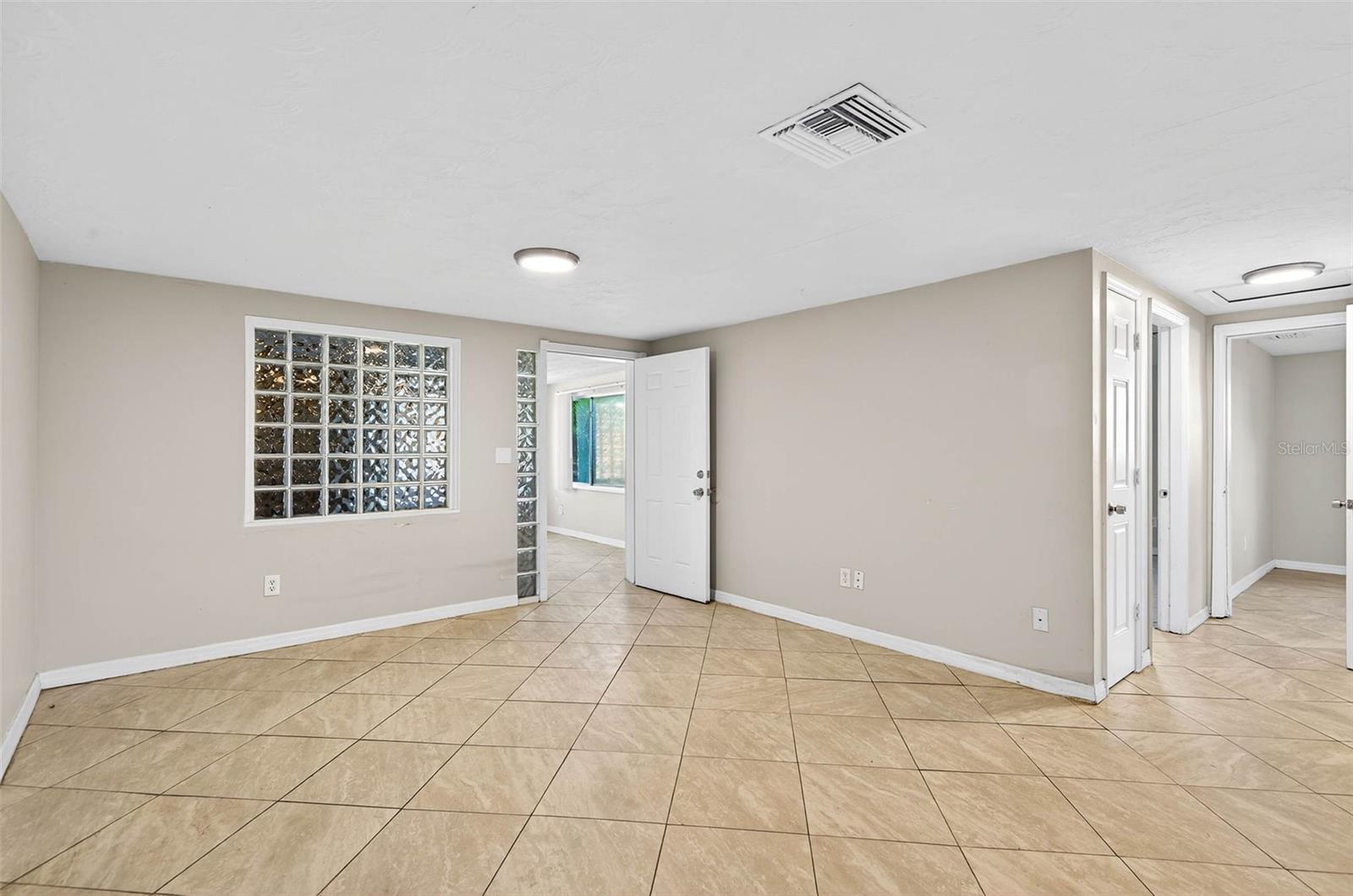 Image 6 of 20 For 4752 Daphne Street