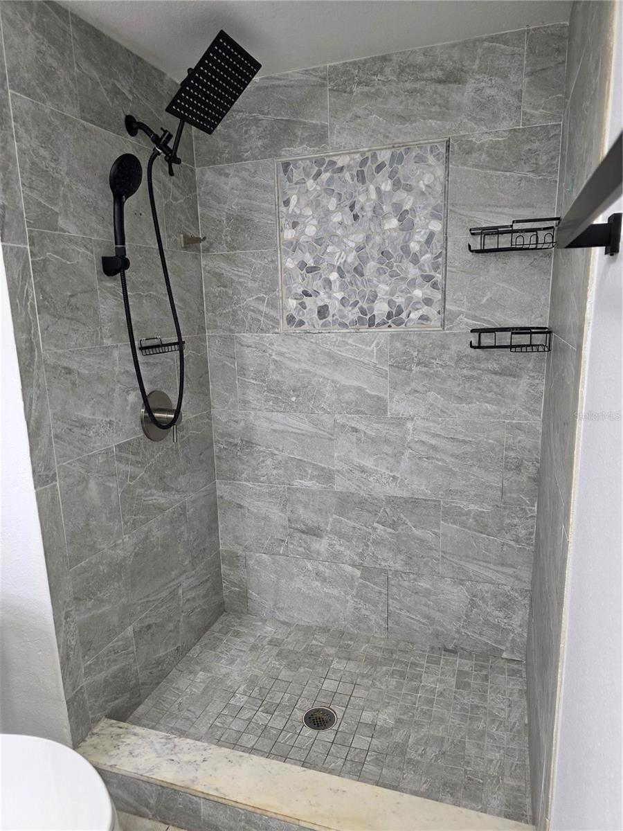 Image 10 of 33 For 3821 Oak Drive J51