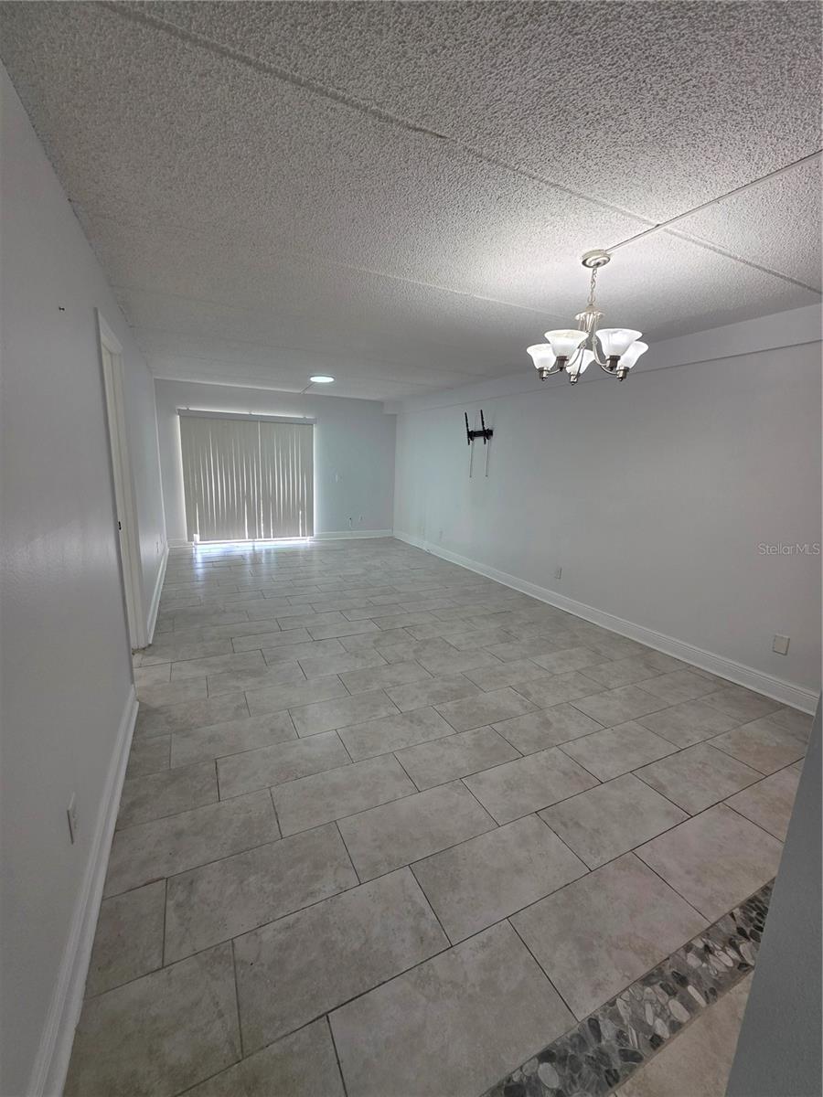 Image 17 of 33 For 3821 Oak Drive J51