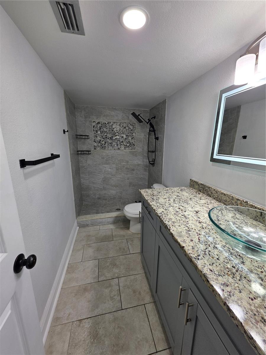 Image 24 of 33 For 3821 Oak Drive J51