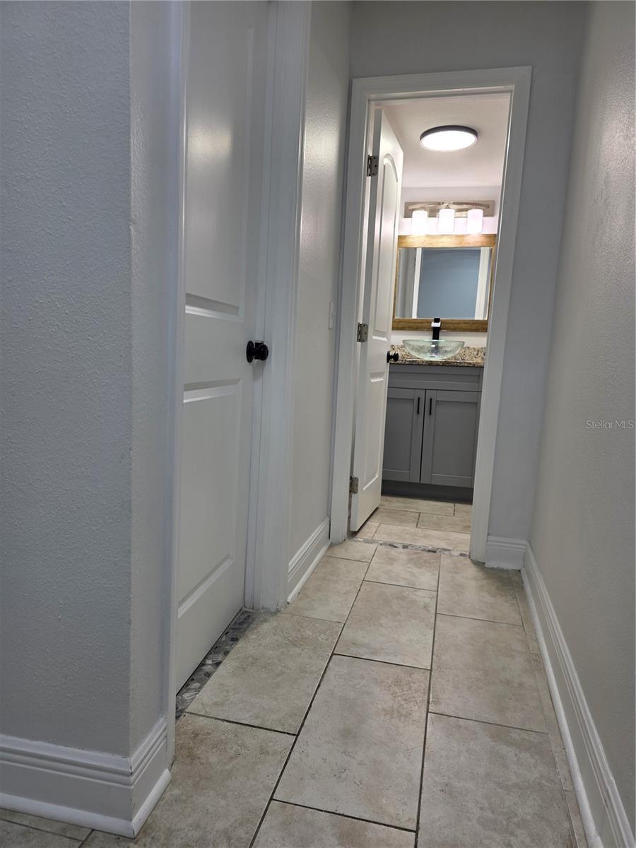 Image 4 of 33 For 3821 Oak Drive J51