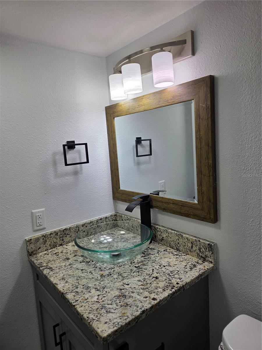 Image 8 of 33 For 3821 Oak Drive J51