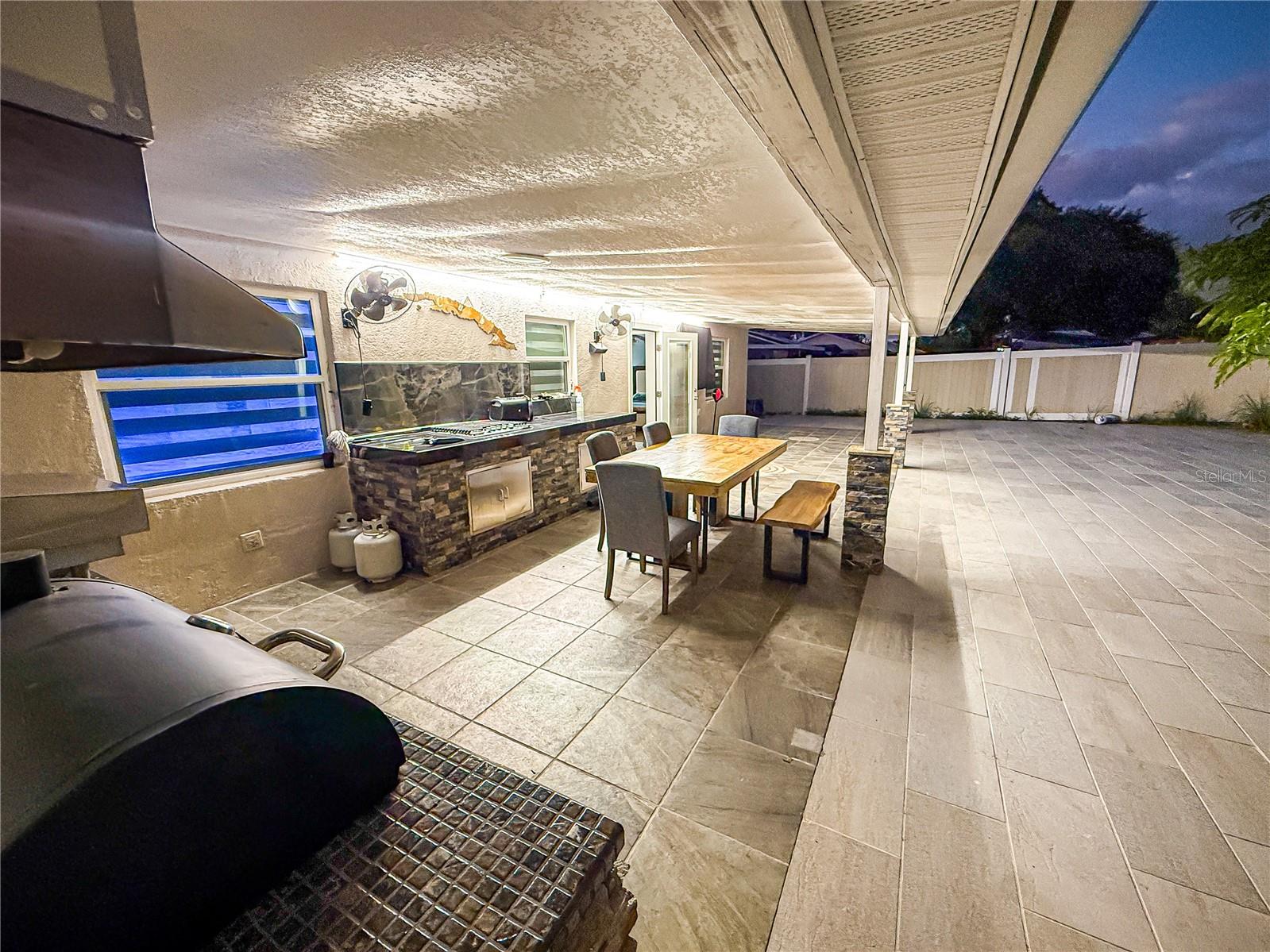 Listing photo id 11 for 1054 Old Field Drive