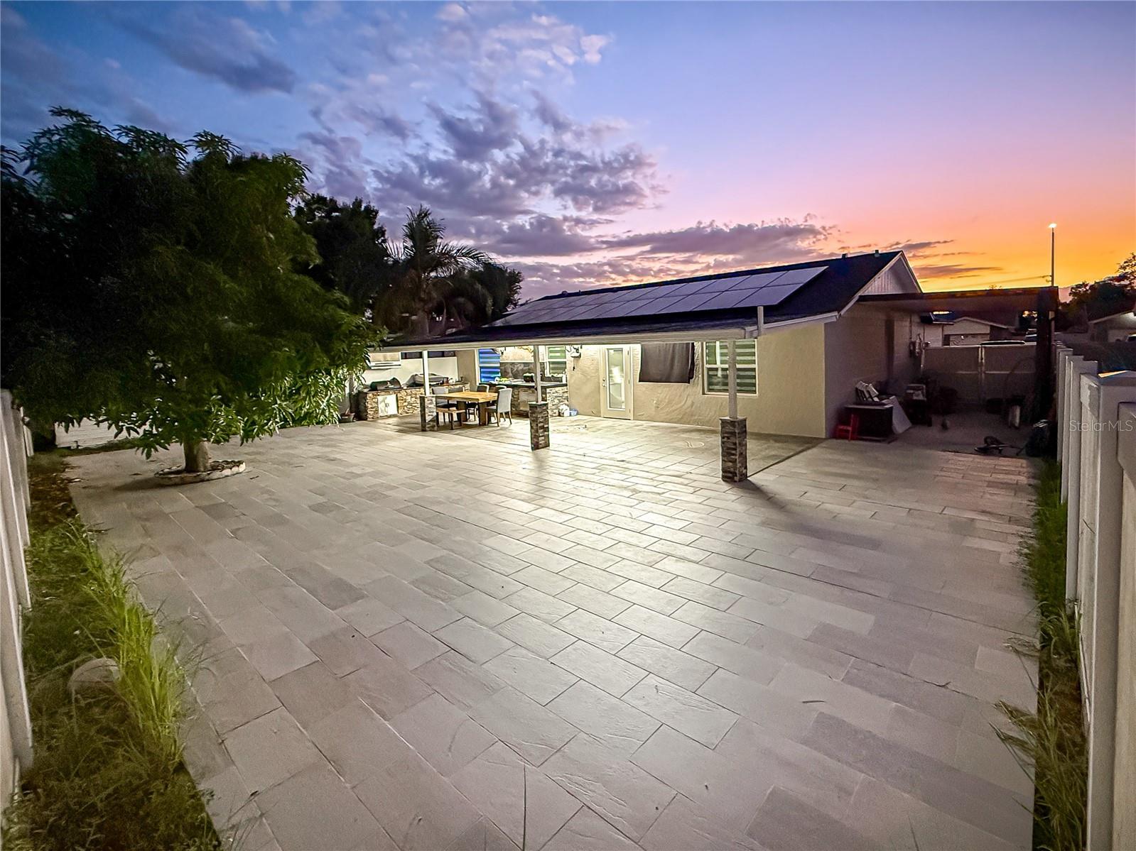 Listing photo id 12 for 1054 Old Field Drive