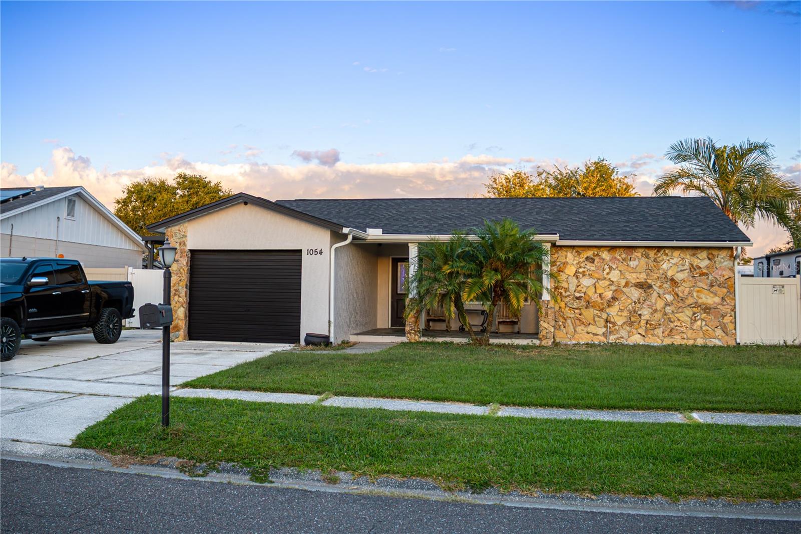 Listing photo id 0 for 1054 Old Field Drive