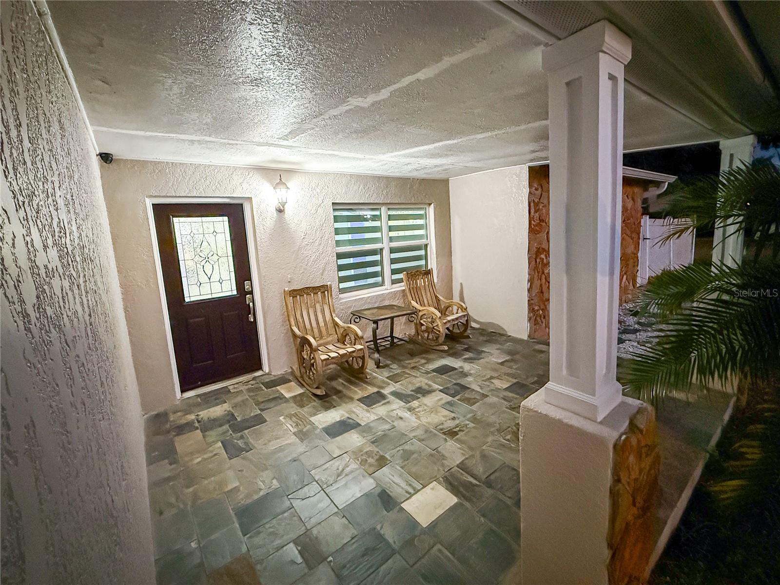 Listing photo id 3 for 1054 Old Field Drive