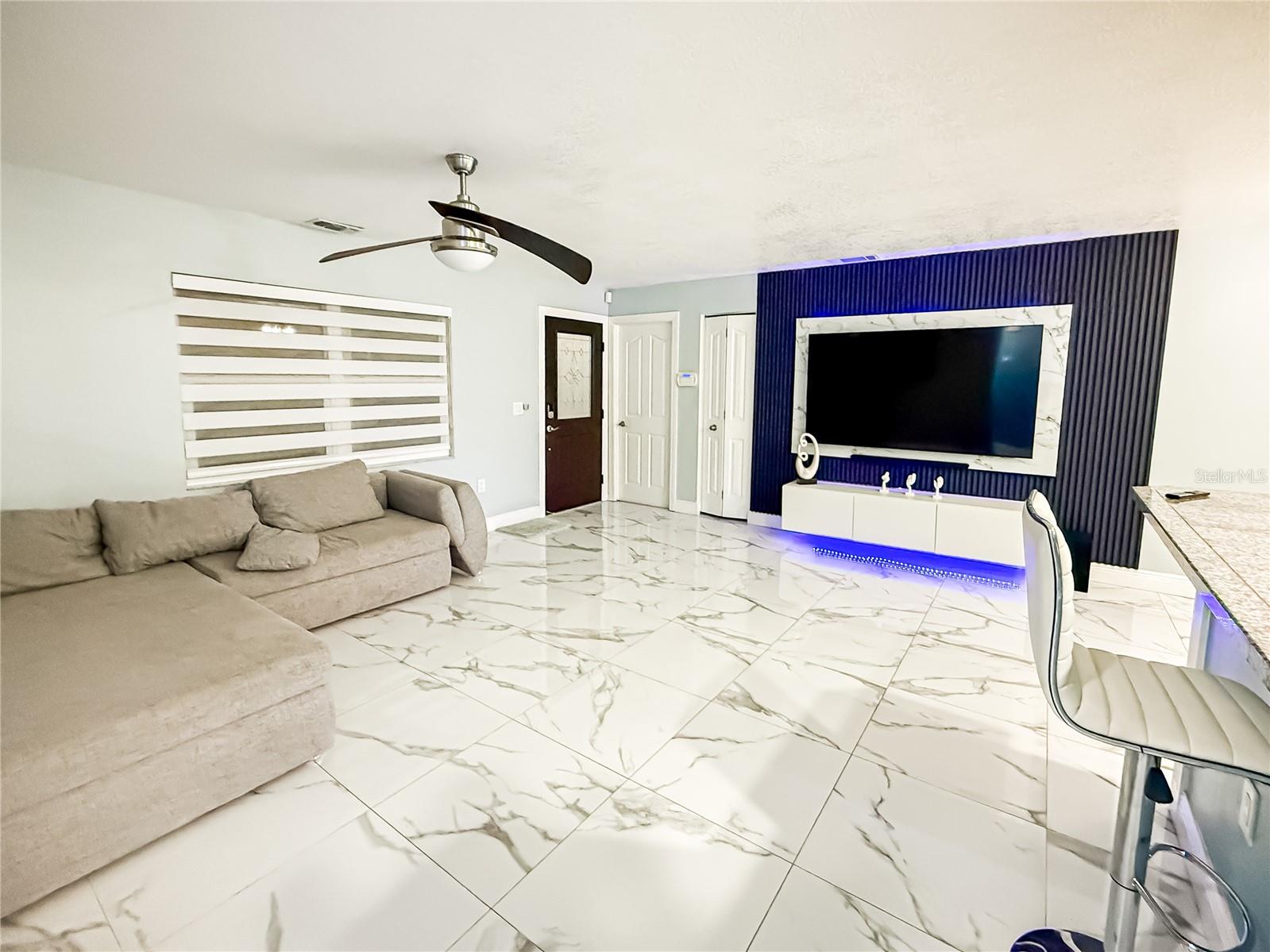 Listing photo id 4 for 1054 Old Field Drive